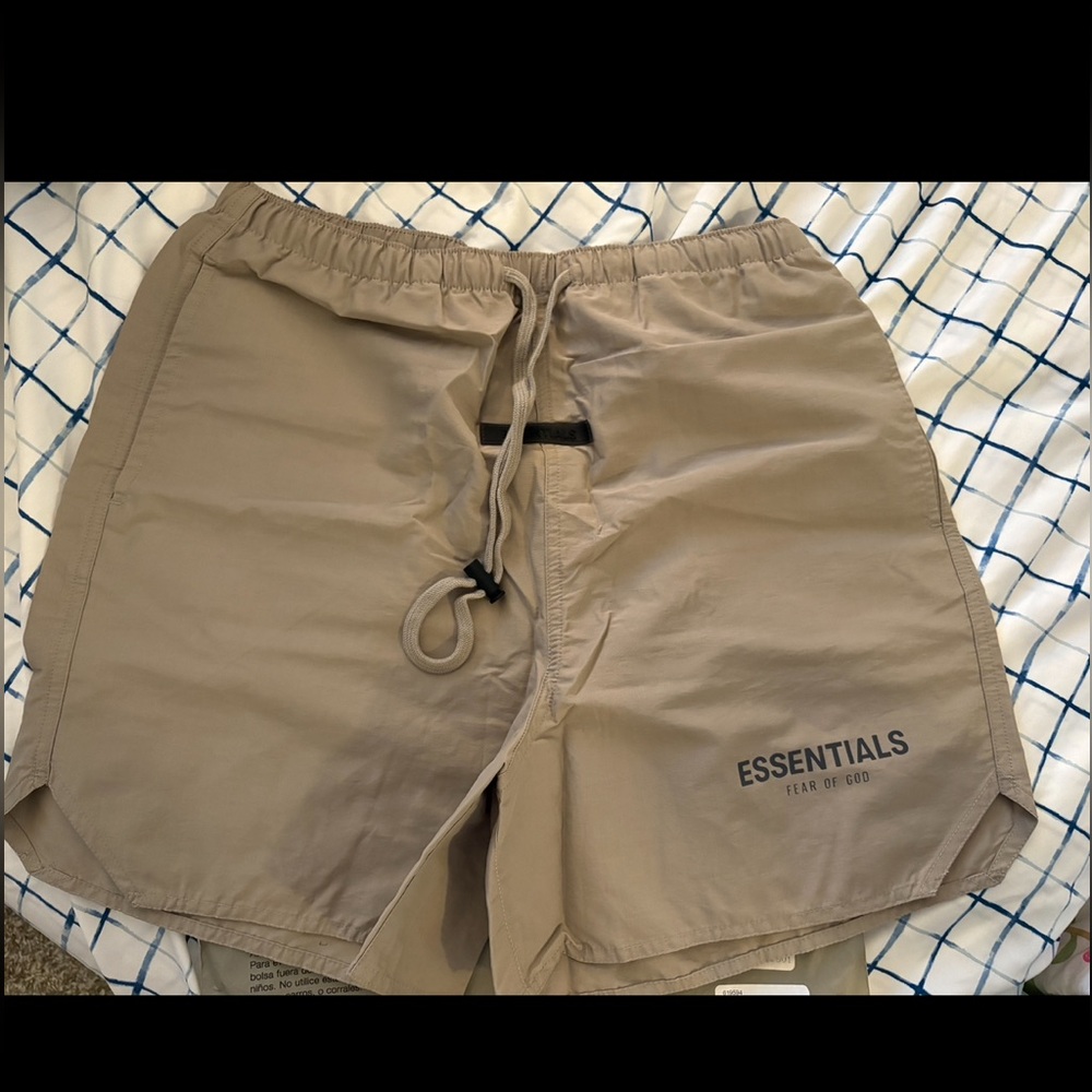 MEN’s Essentials Fear of God Essentials Tan Athletic Shorts size XS (28-30)